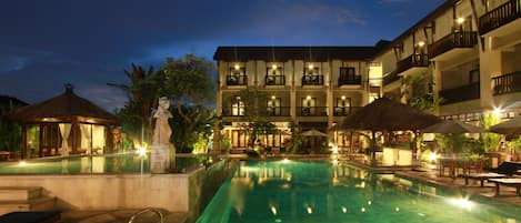 Kolam renang outdoor