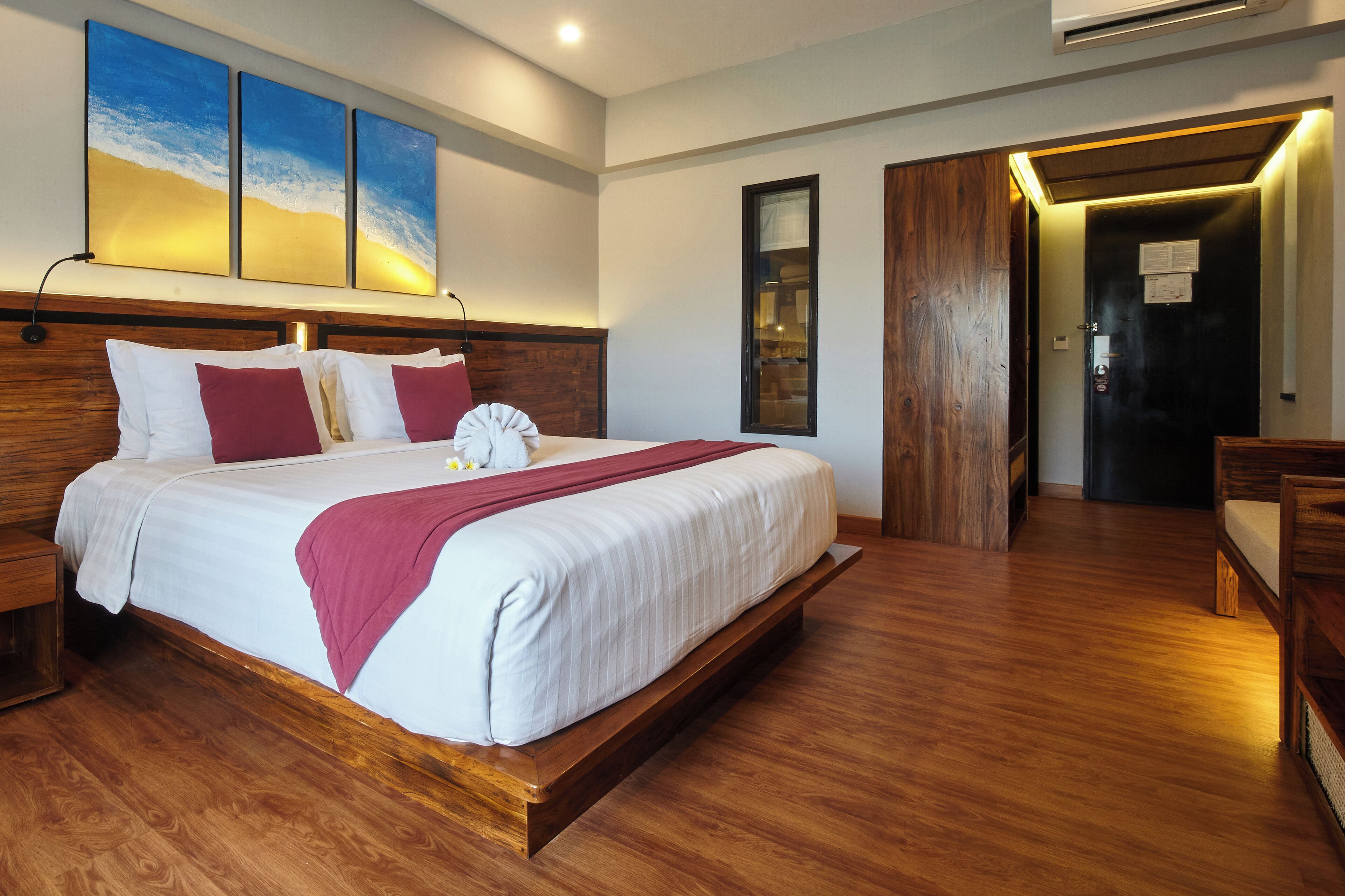 superior room, balcony | premium bedding, in-room safe, desk, iron/ironing board