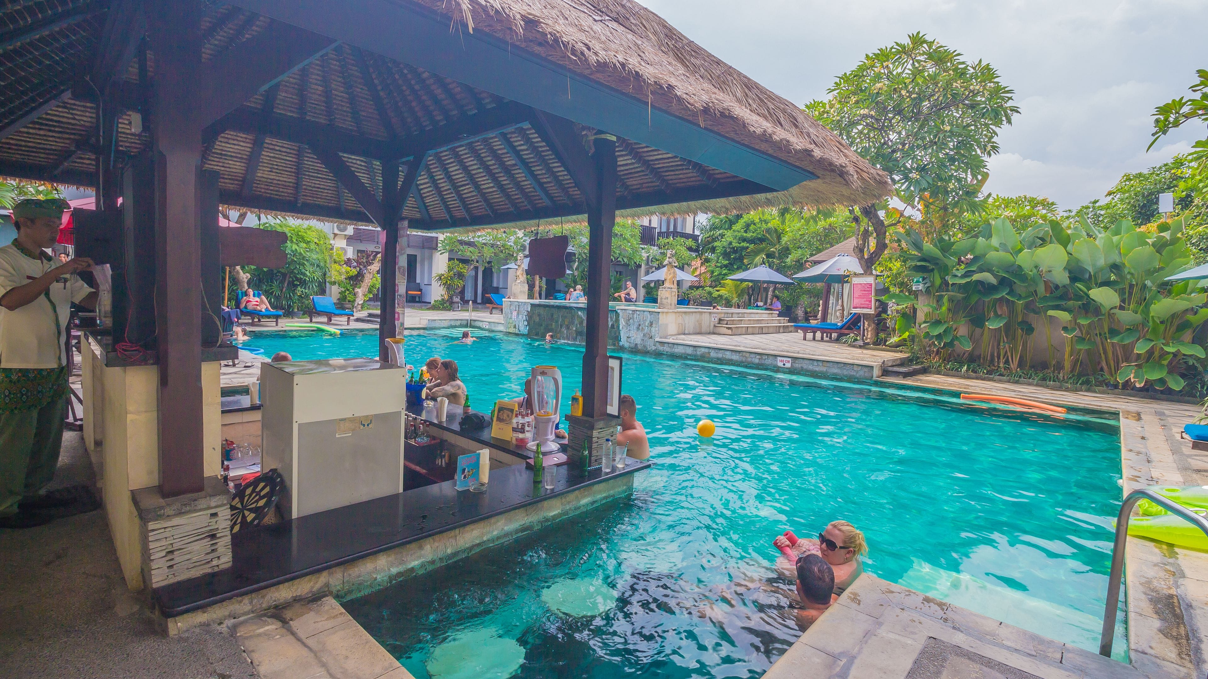 2 barer/lounger og bassengbar