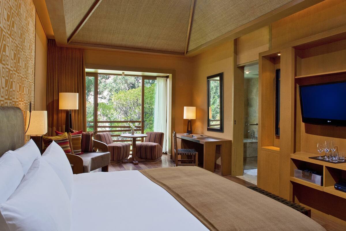 1 bedroom, premium bedding, down comforters, pillowtop beds