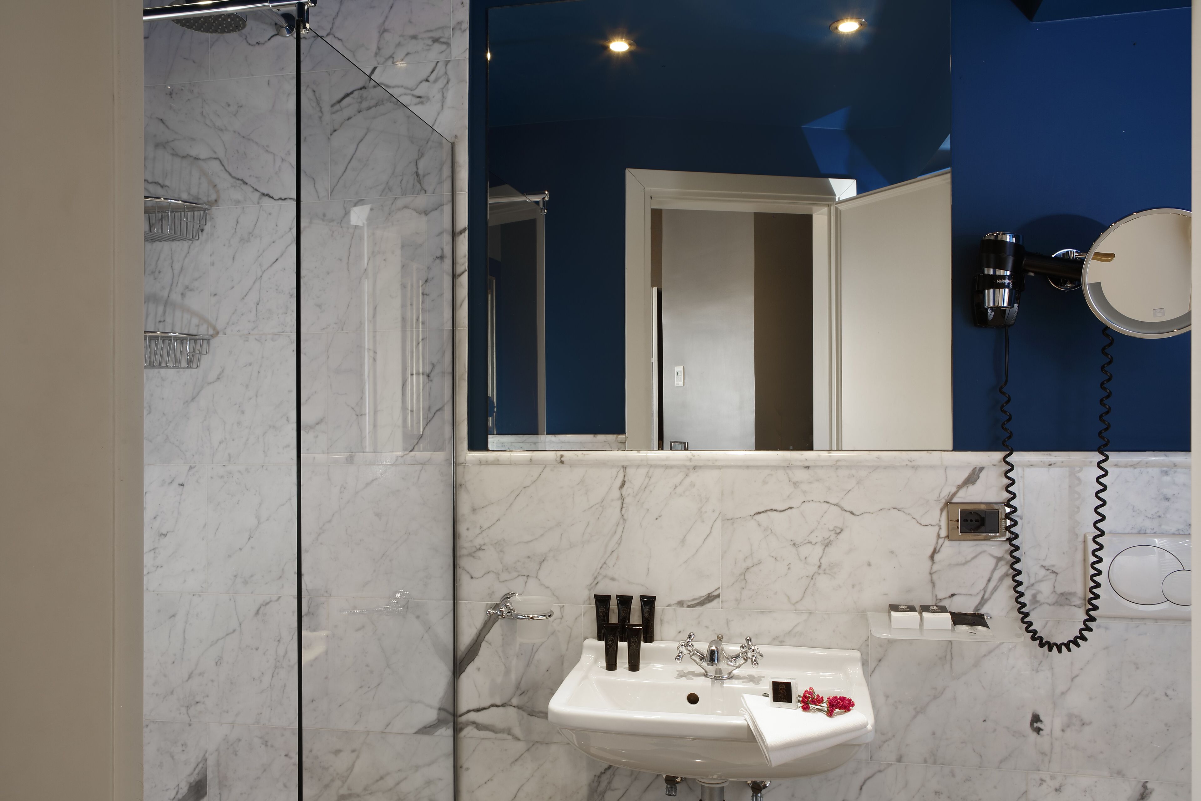 double room | bathroom | free toiletries, hair dryer, bathrobes, slippers