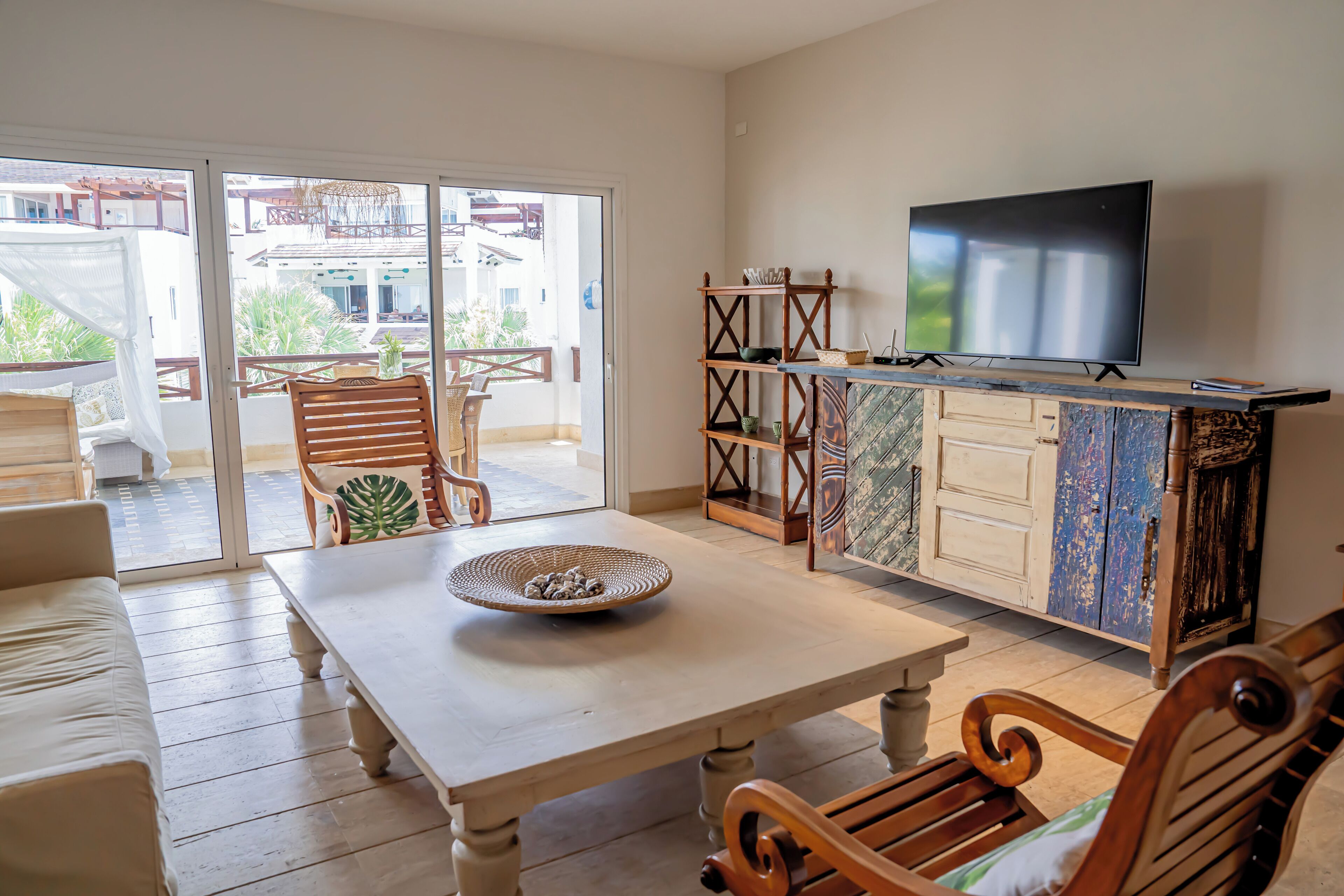 exclusive apartment, 3 bedrooms, terrace | living area | 42-inch flat-screen tv with cable channels, tv, dvd player