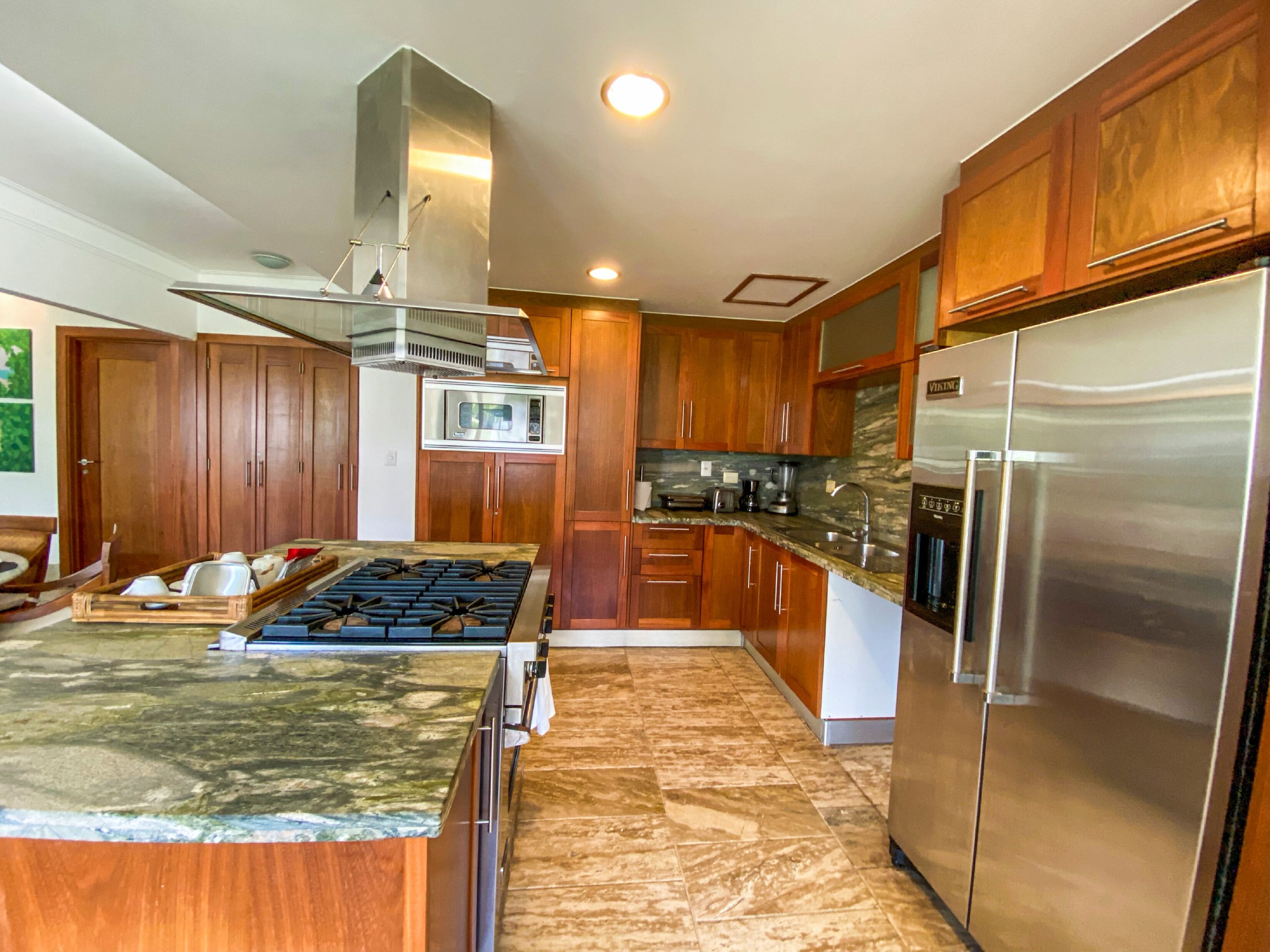 deluxe apartment, 3 bedrooms, balcony | private kitchen | full-sized fridge, microwave, stovetop, dishwasher