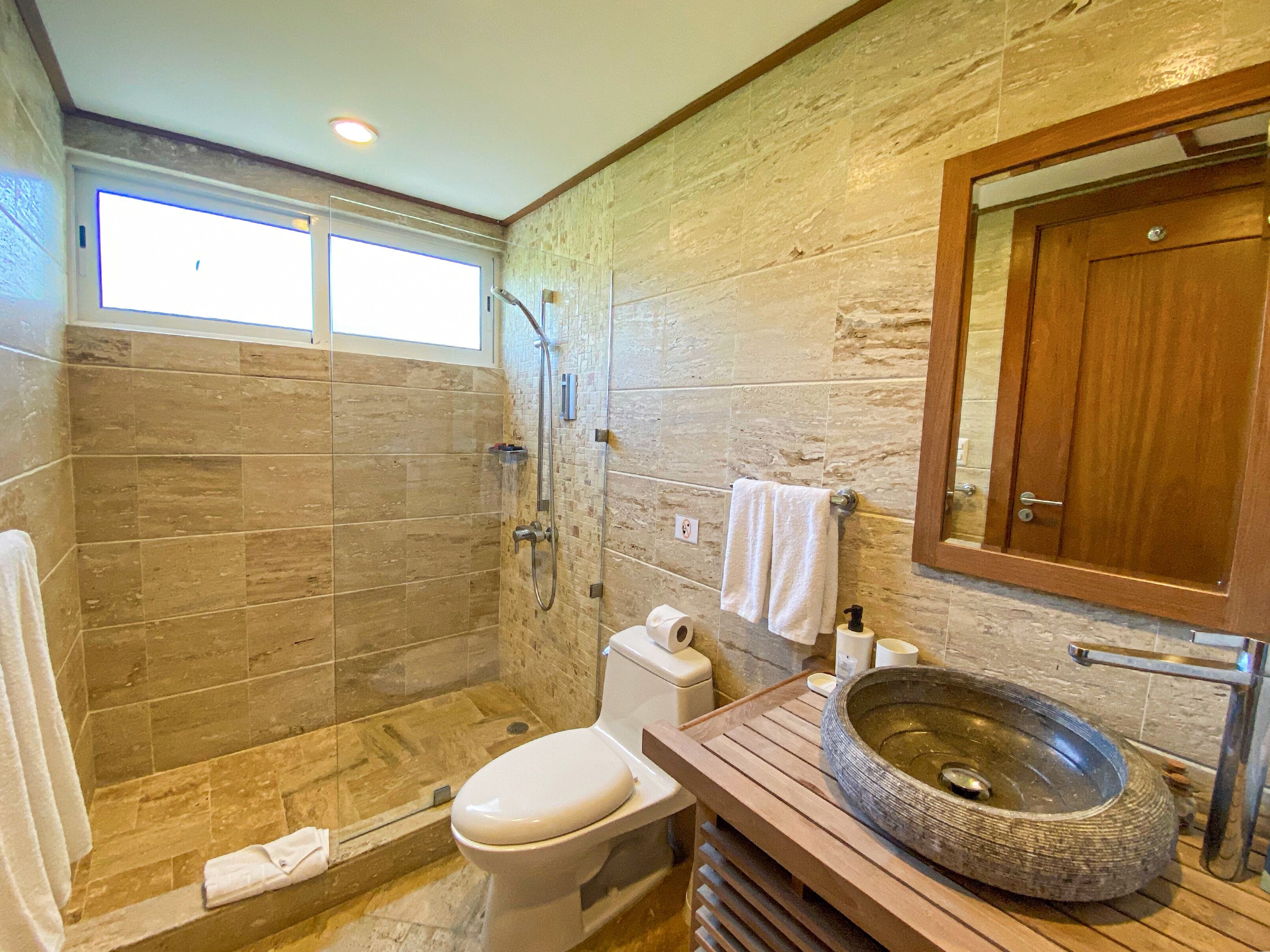 deluxe apartment, 3 bedrooms, balcony | bathroom | shower, rainfall showerhead, free toiletries, hair dryer