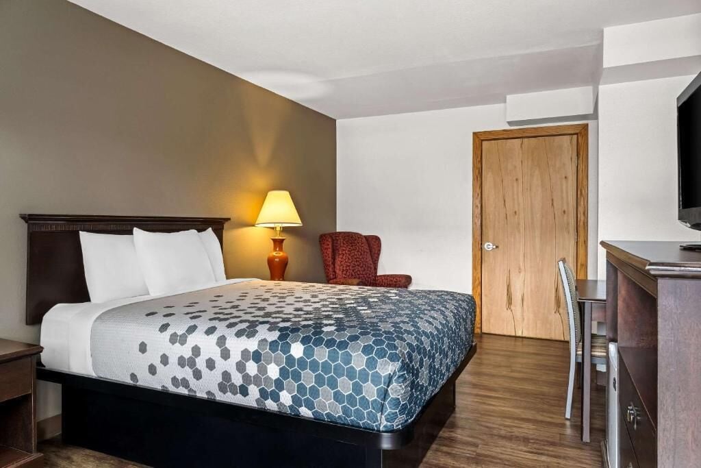 desk, laptop workspace, soundproofing, iron/ironing board