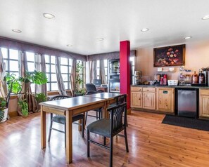 Petit déjeuner continental compris