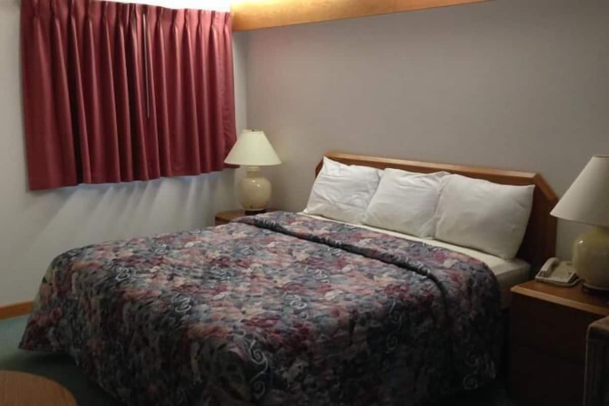 Desk, soundproofing, iron/ironing board, rollaway beds