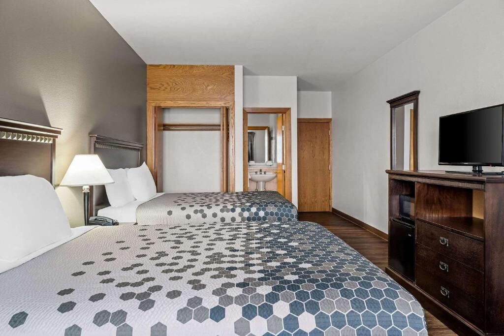 executive room, 2 queen beds, non smoking | desk, laptop workspace, soundproofing, iron/ironing board