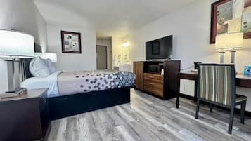 Habitación Deluxe, 1 cama Queen size, para no fumadores | Escritorio, espacio para trabajar con laptop y insonorización