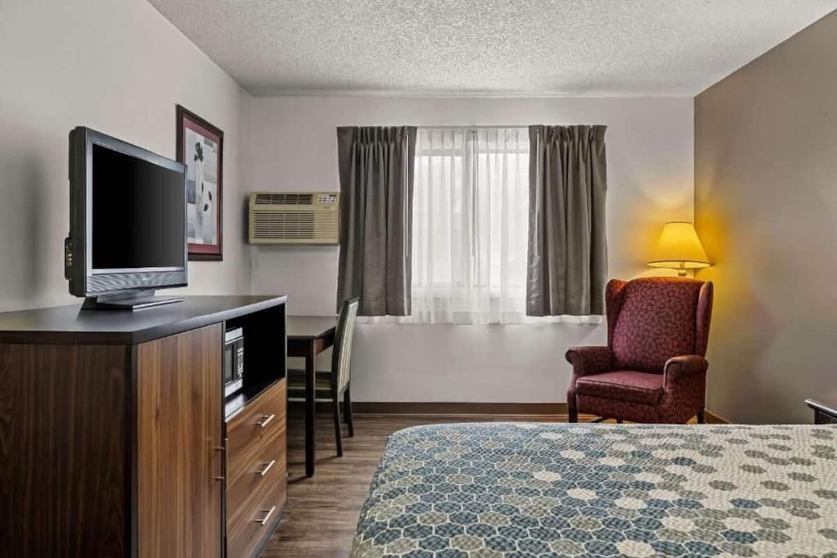 desk, laptop workspace, soundproofing, iron/ironing board