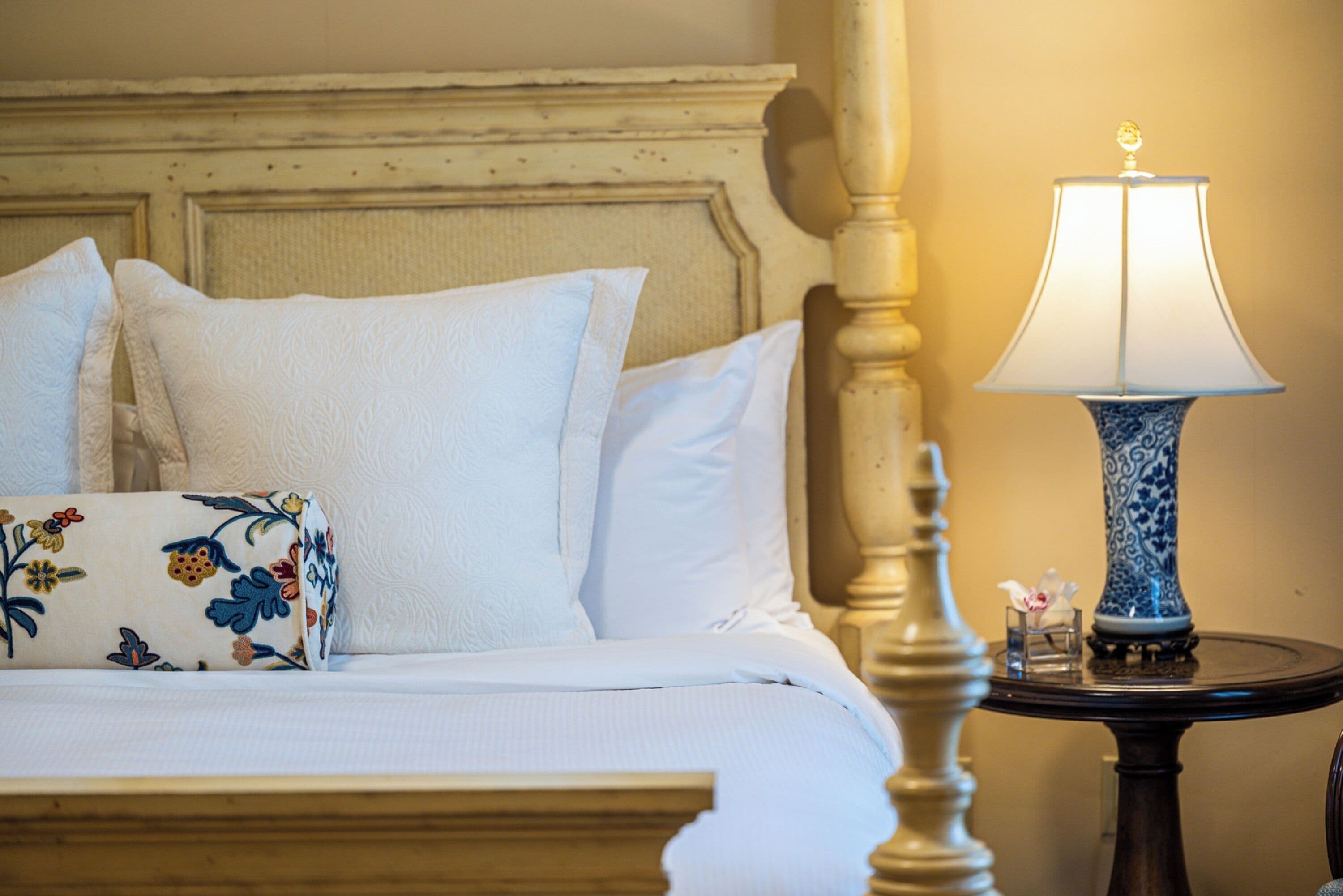 deluxe room, 1 king bed (deluxe king room) | 1 bedroom, premium bedding, minibar, in-room safe