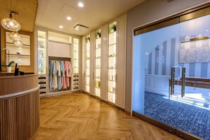 Couples treatment rooms, steam room, body treatments, hot stone massages