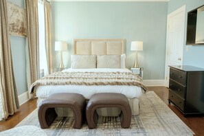 Suite, 1 King-Bett (Executive Suite) | Hochwertige Bettwaren, Minibar, Zimmersafe, Schreibtisch