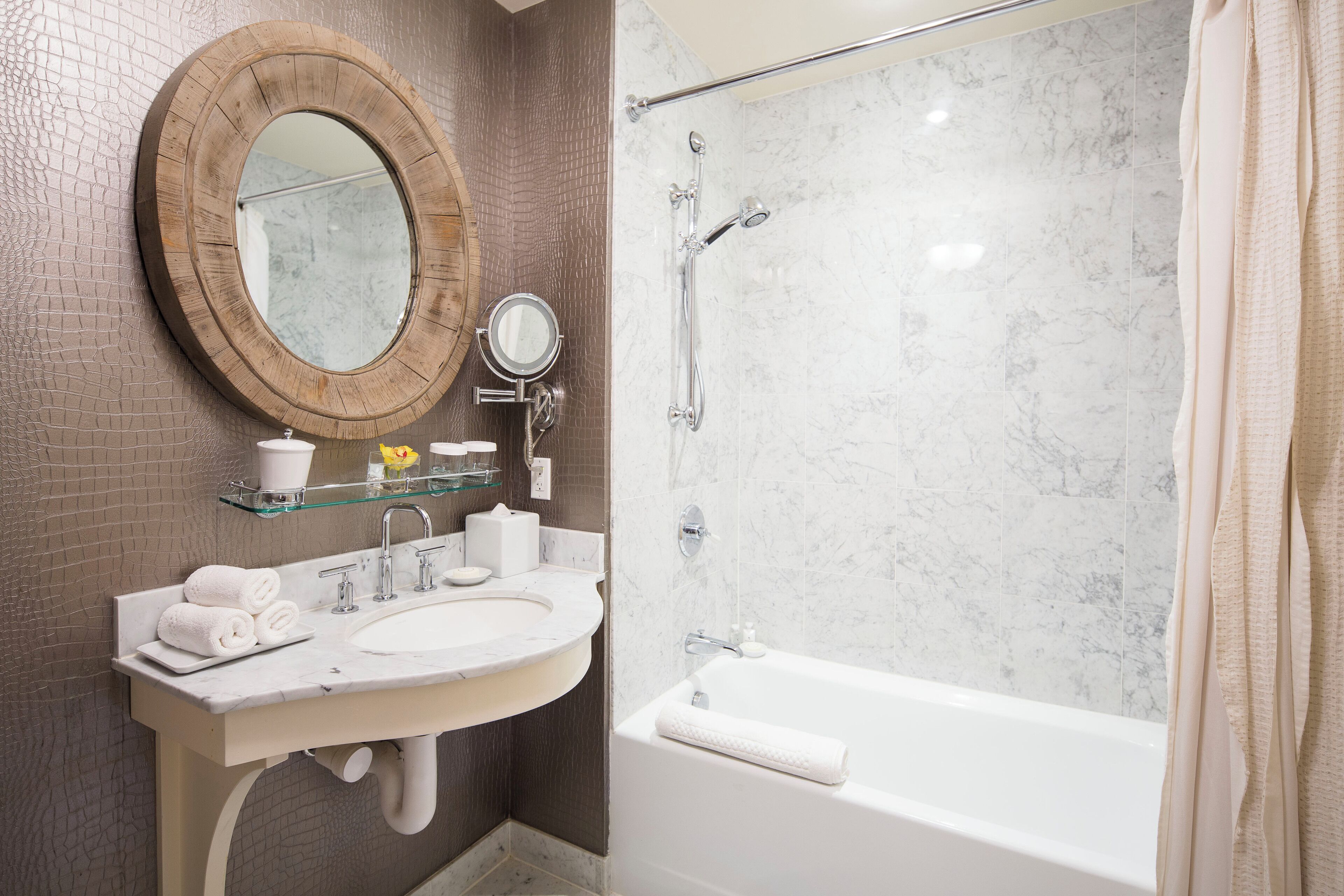 suite, 1 king bed (executive suite) | bathroom | combined shower/bathtub, designer toiletries, hair dryer, bathrobes