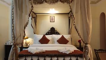 Suite Royal, 1 cama doble | Ropa de cama de alta calidad y colchones viscoelásticos
