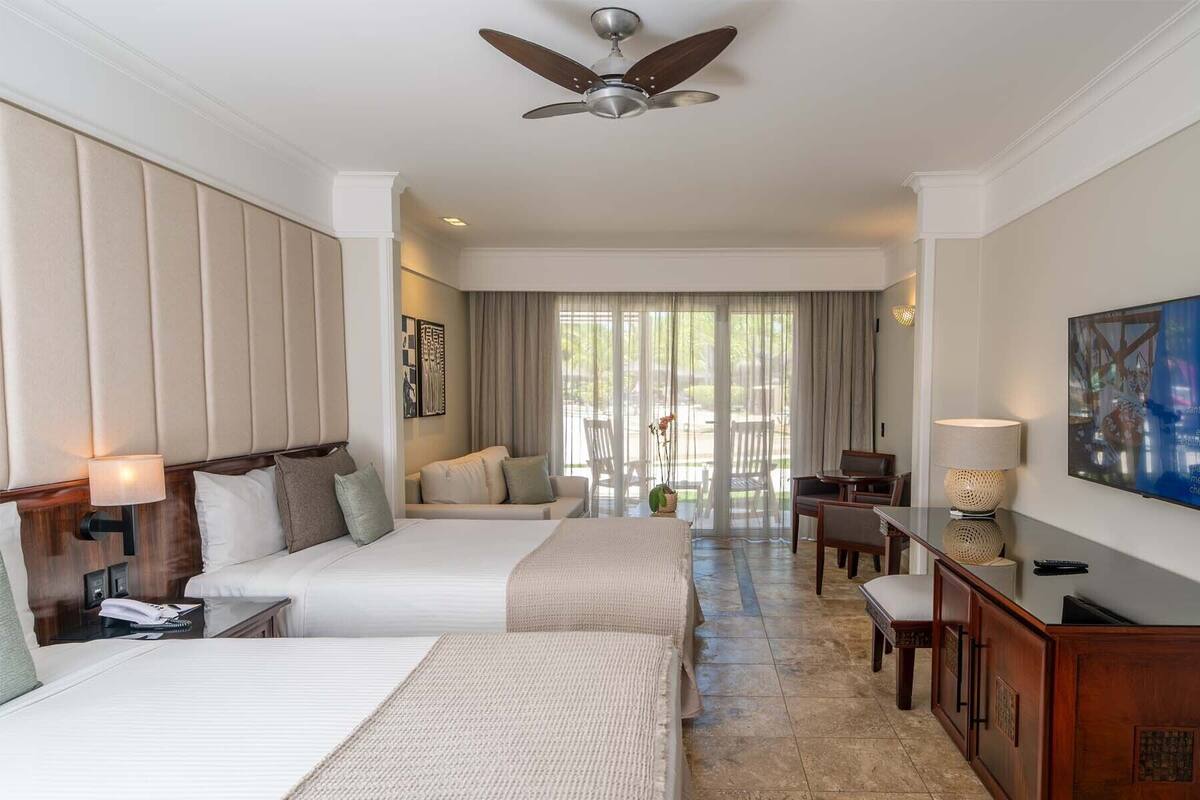 Ropa de cama de alta calidad y minibar con artículos gratuitos