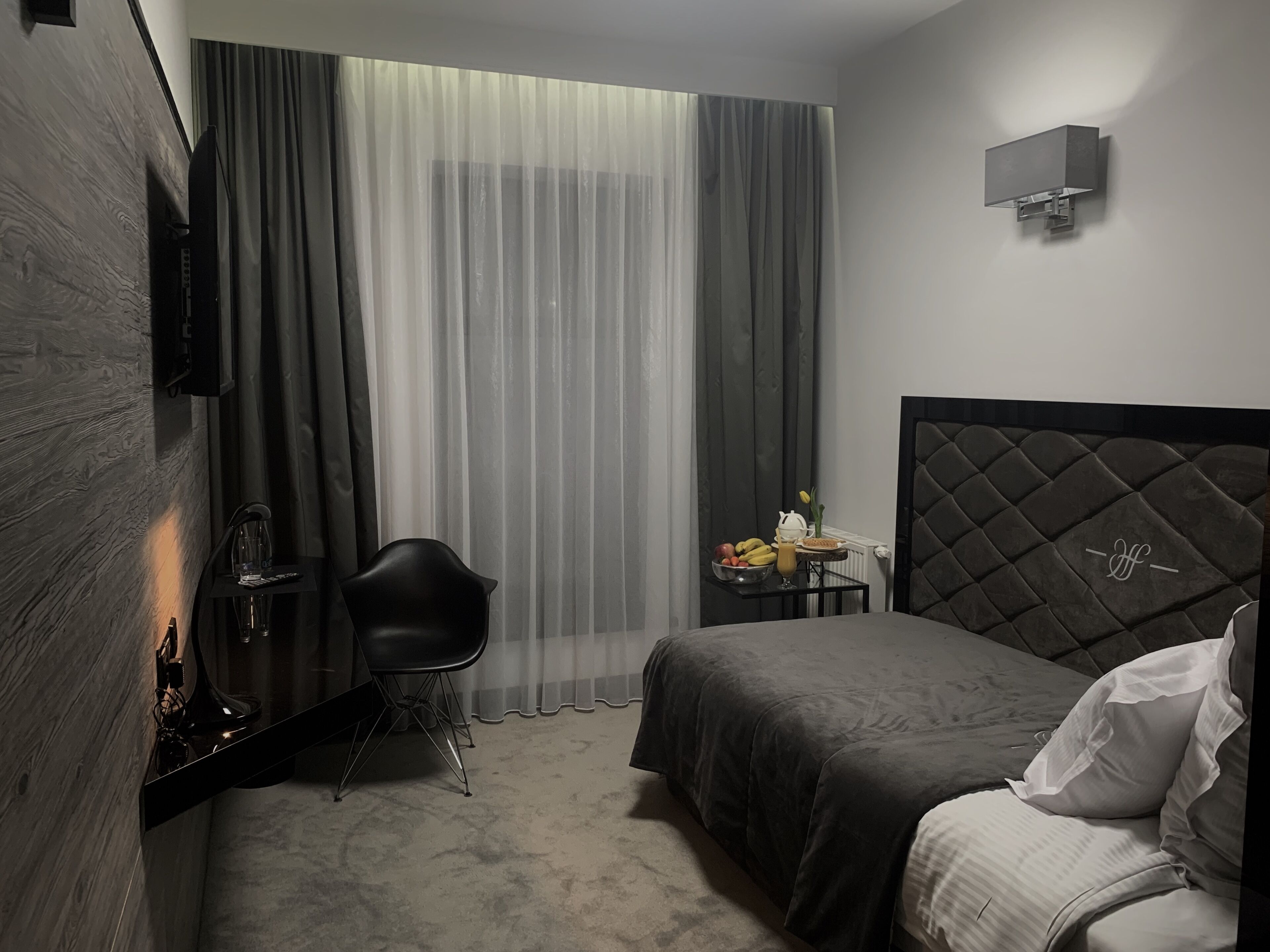 single room | living area | 55-inch tv with satellite channels