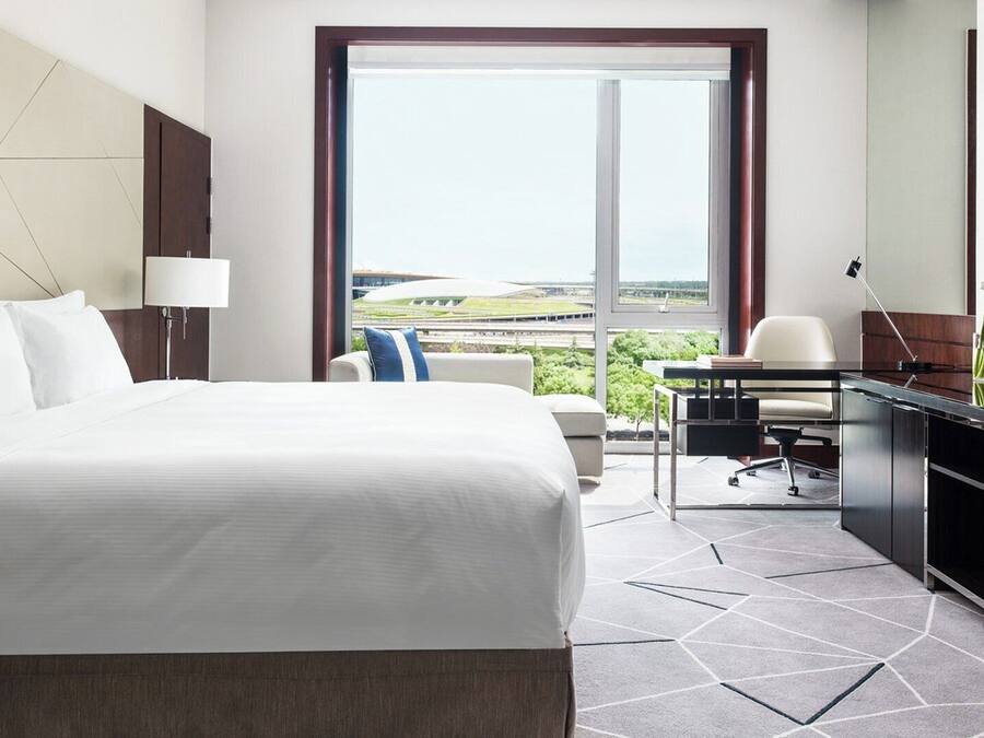 1 غرفة نوم وأغطية فراش متميزة وألحفة محشوة بالريش وخزنة داخل الغرفة