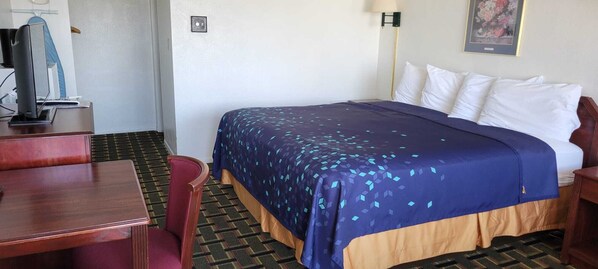 Standard Room, 1 King Bed, Non Smoking | Desk, laptop workspace, iron/ironing board, free WiFi
