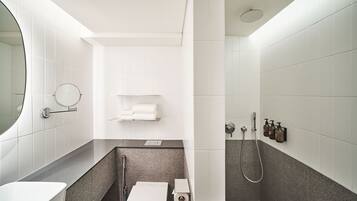 Shower, rainfall showerhead, free toiletries, hair dryer