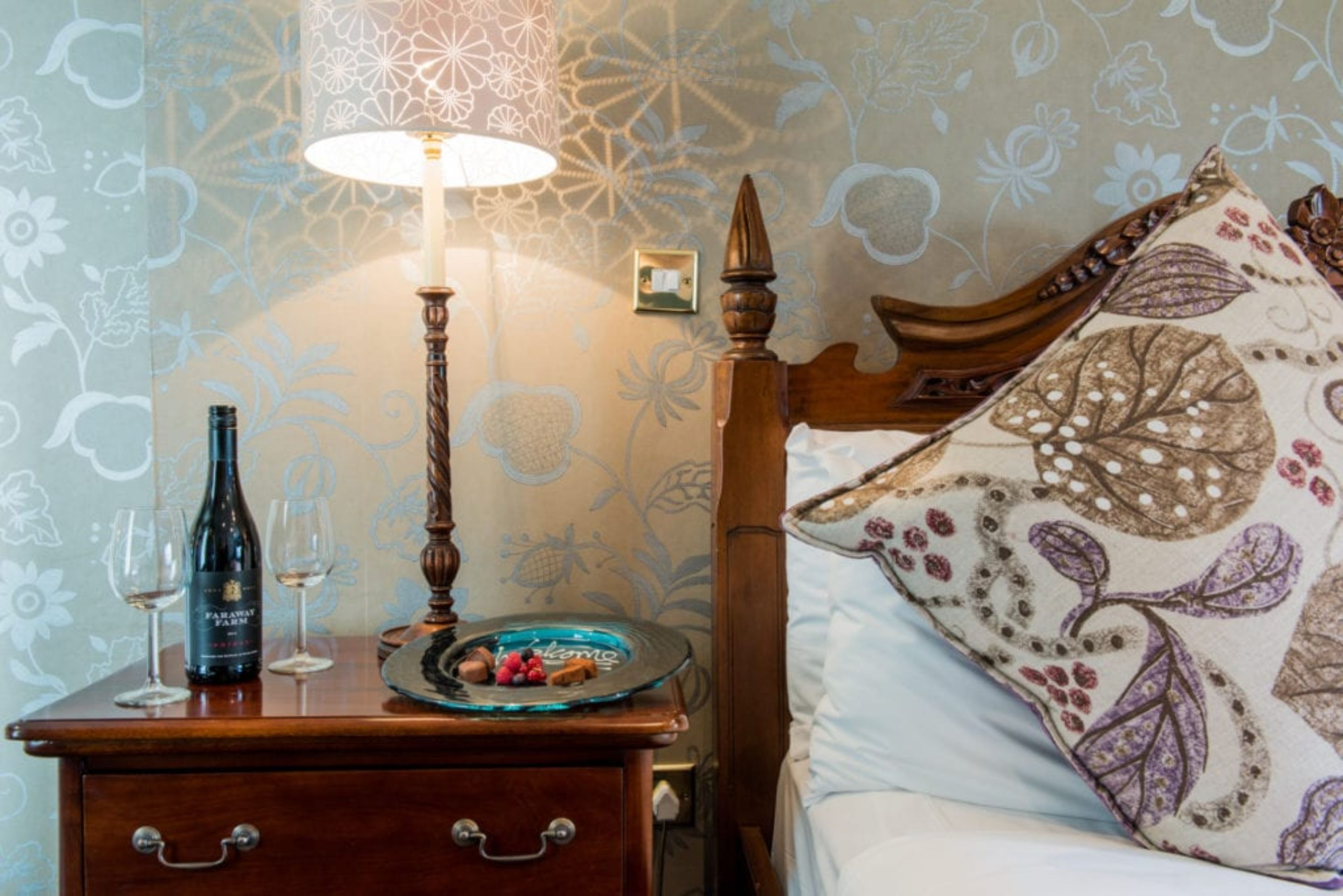 individually decorated, individually furnished, desk, laptop workspace