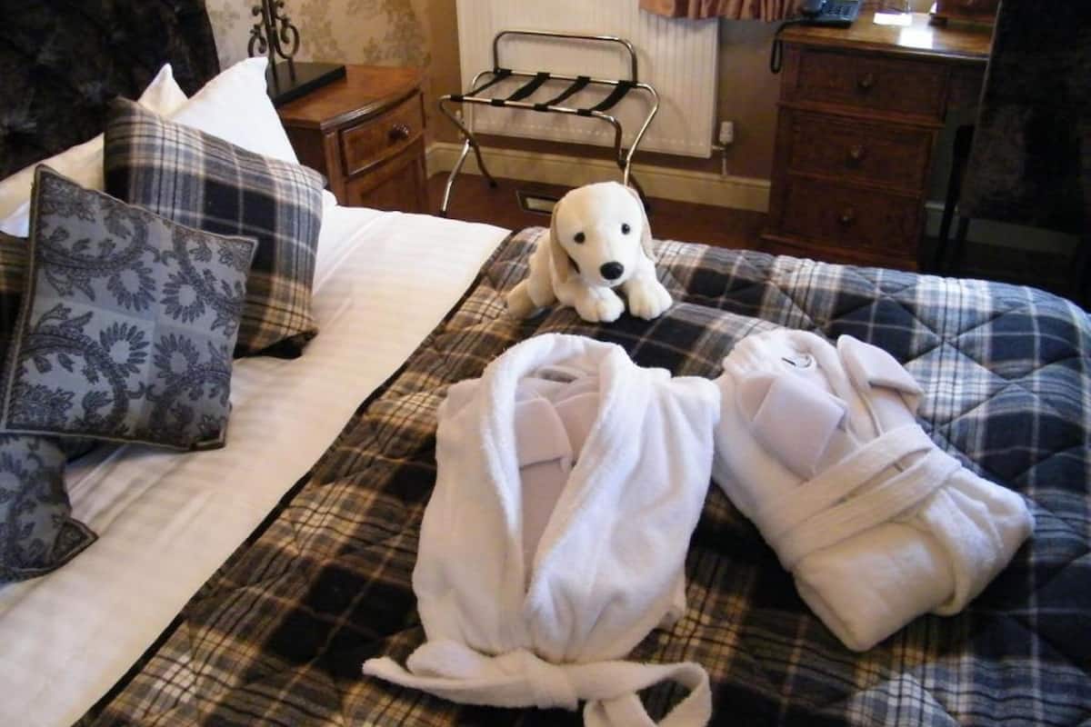 individually decorated, individually furnished, desk, laptop workspace