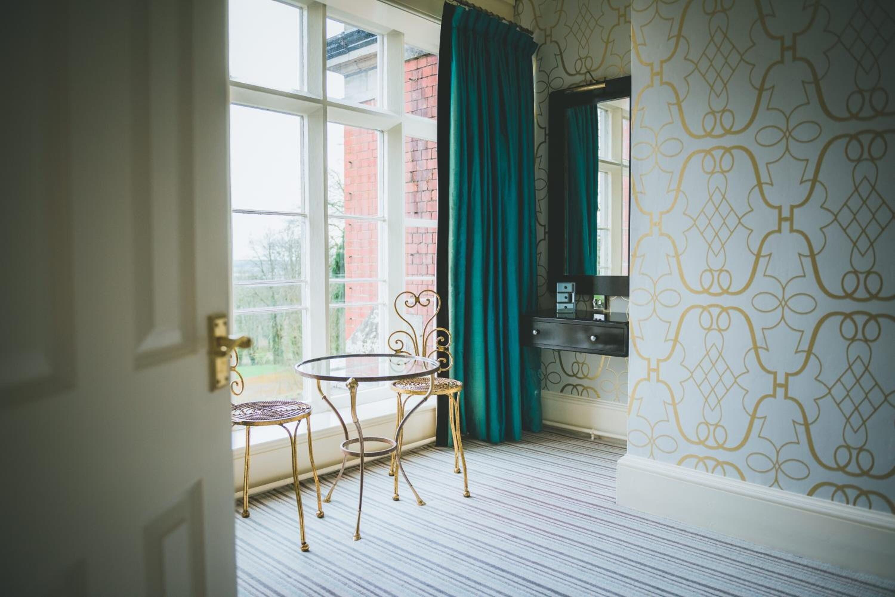 suite | individually decorated, individually furnished, desk, laptop workspace