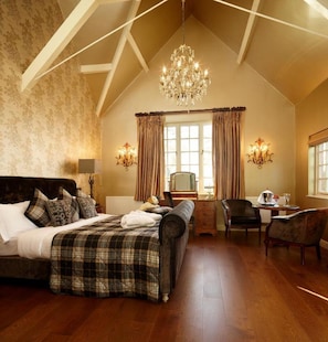 Individueel gedecoreerd, individueel gemeubileerd, een bureau