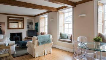 Apartment, 1 Bedroom | Desk, laptop workspace, iron/ironing board, free WiFi