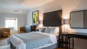 Apartment, 1 Bedroom | Desk, laptop workspace, iron/ironing board, free WiFi