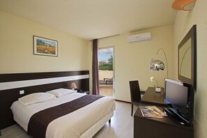 Desk, iron/ironing board, cribs/infant beds, free WiFi - Le Logis Du Chateau (Vaison-la-Romaine)