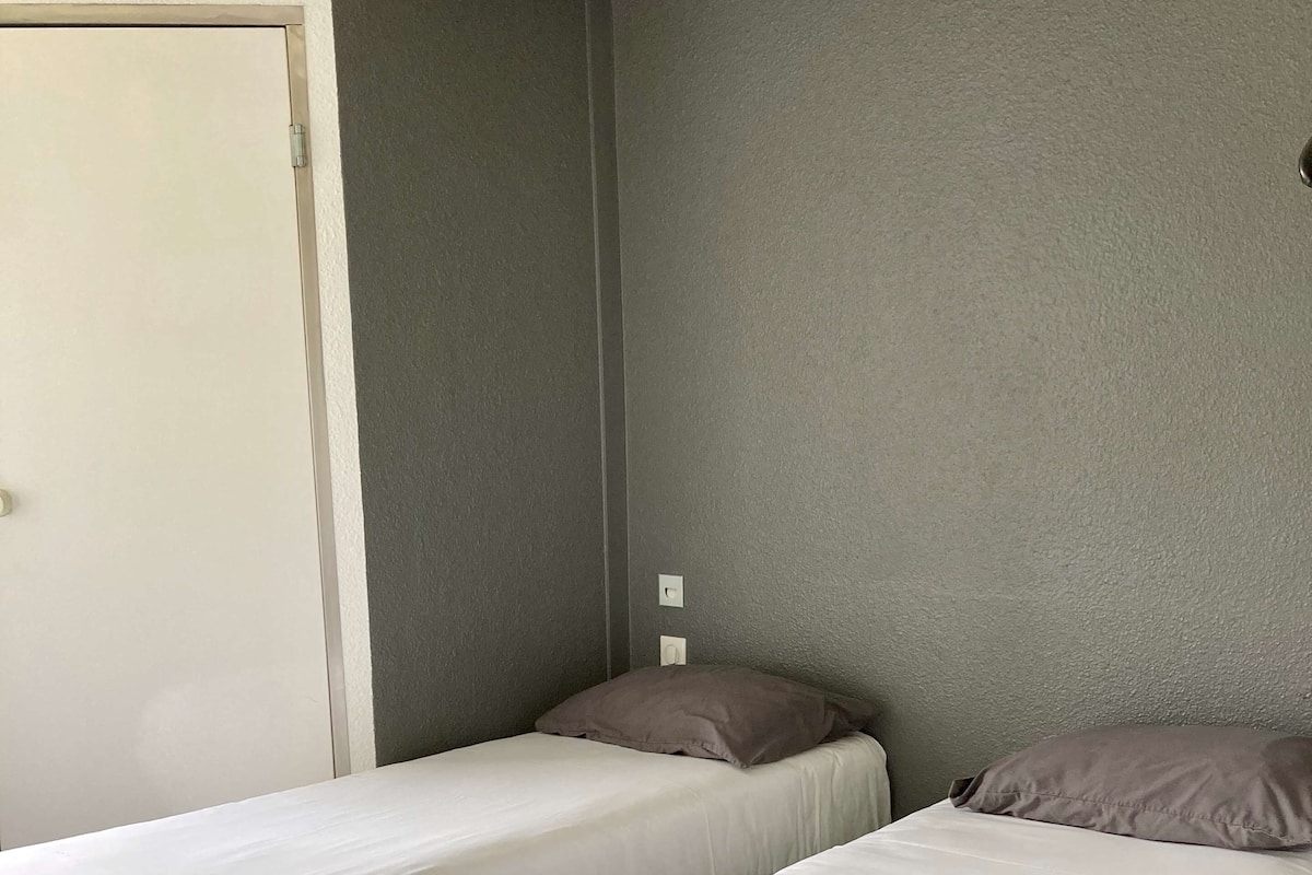 Habitación estándar, 2 camas individuales | Camas con pillow-top, escritorio, insonorización y wifi gratis
