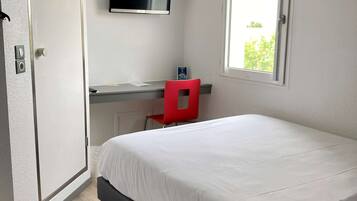 Standard Room, 1 Double Bed | Pillow-top beds, desk, soundproofing, free WiFi