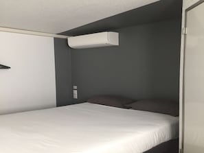 Surmatelas, bureau, chambres insonorisées, Wi-Fi gratuit