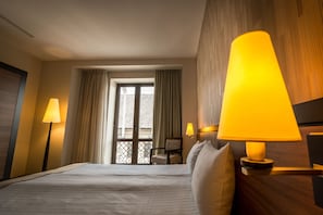 In-room safe, desk, blackout drapes, soundproofing