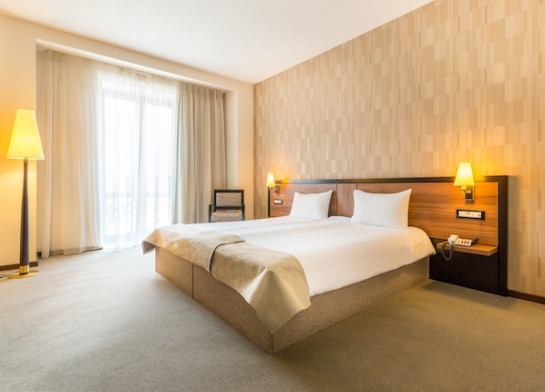 Standard Double Room | In-room safe, desk, blackout drapes, soundproofing