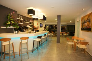 Bar (on property) - Hotel Golden (Benidorm)