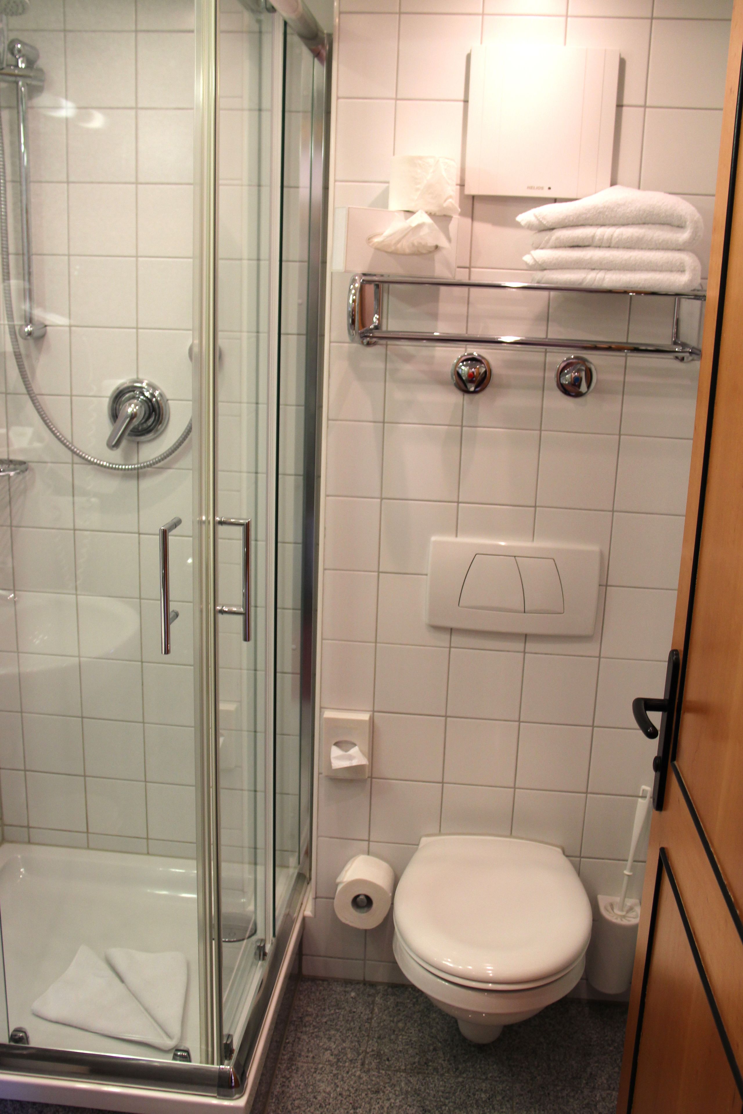 standard double room | bathroom | shower, free toiletries, hair dryer, bathrobes