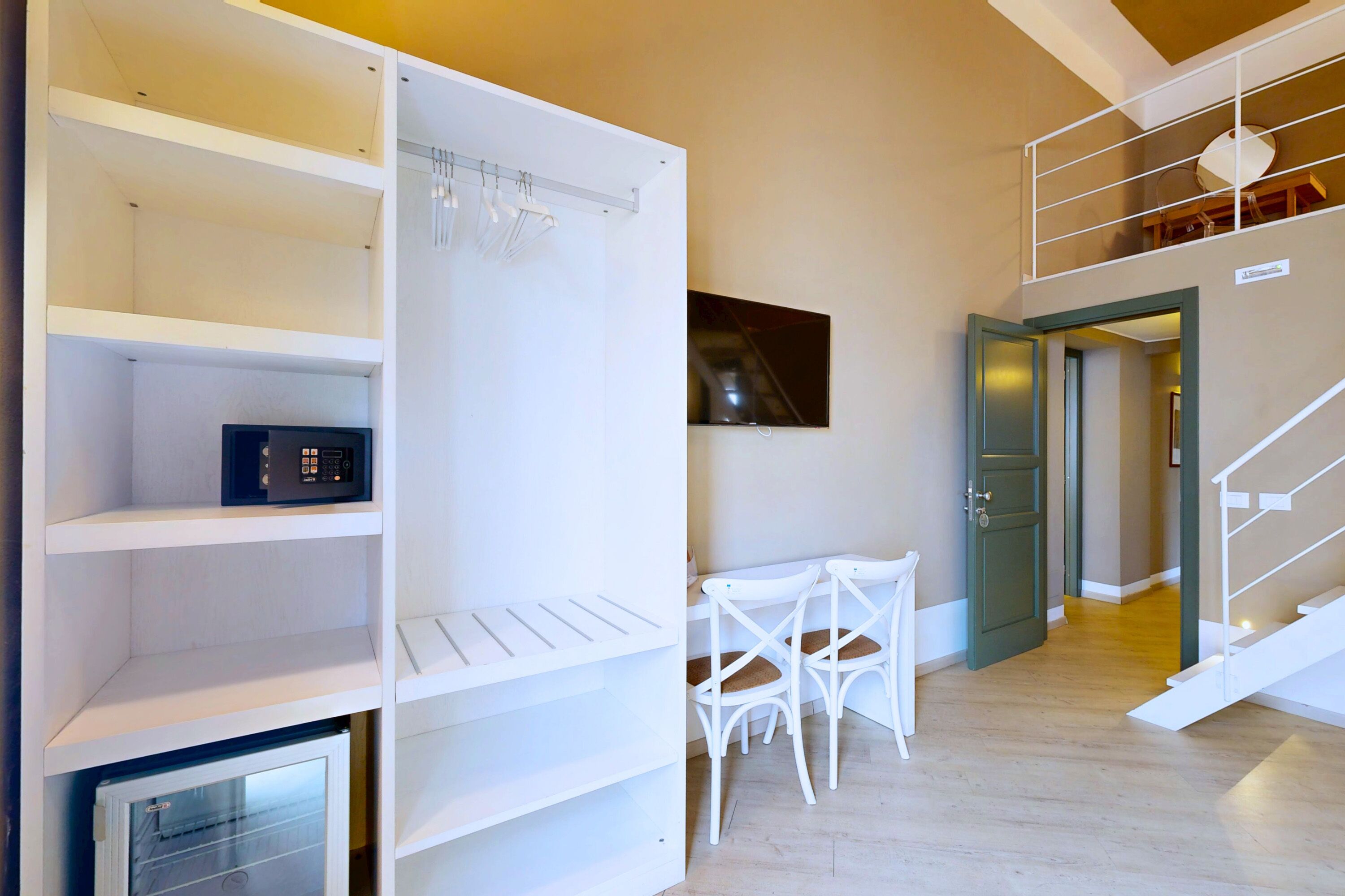 camera deluxe con balcone | minibar, in-room safe, desk, soundproofing