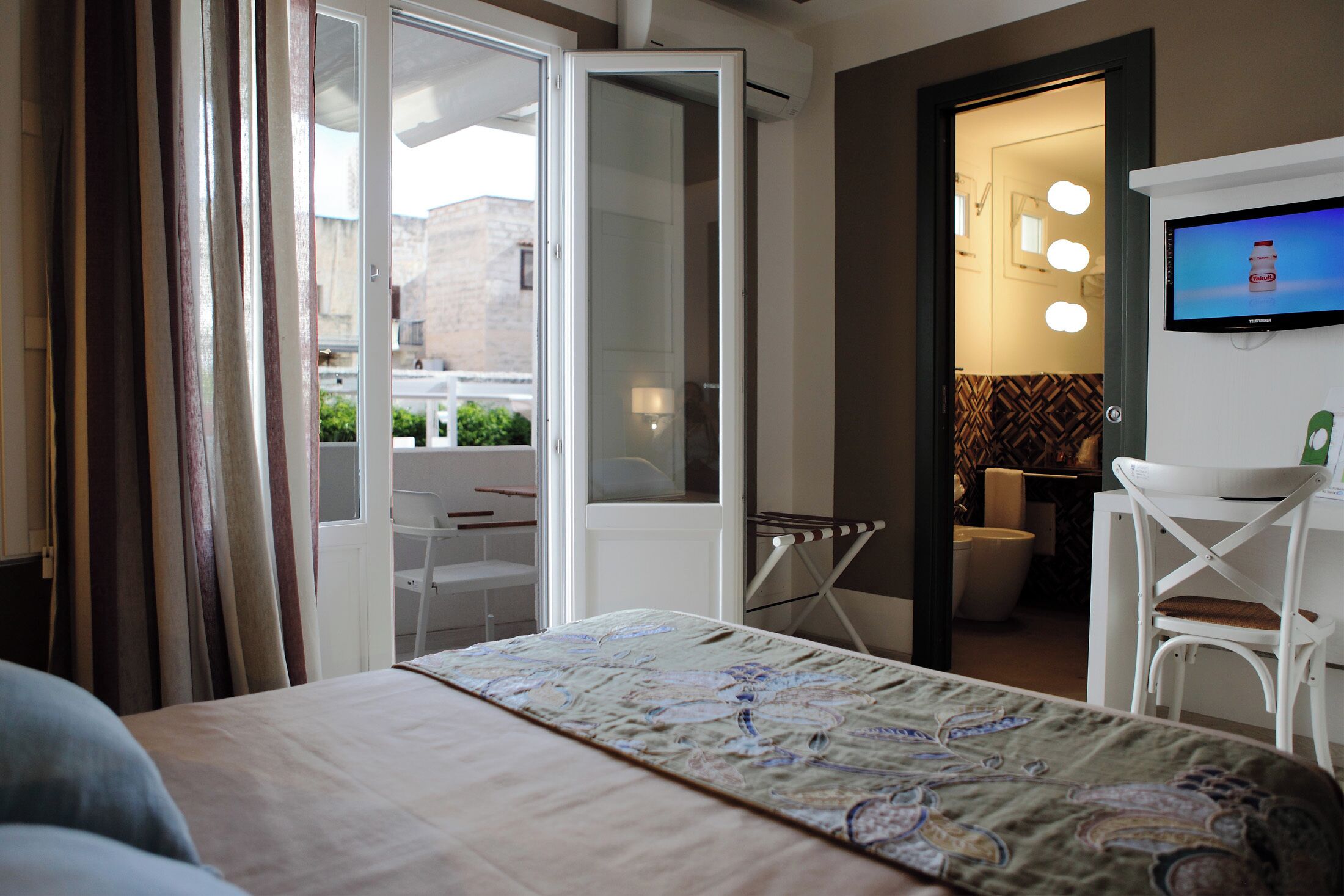 camera superior con balcone | minibar, in-room safe, desk, soundproofing