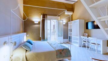 Camera Deluxe Con Balcone | 1 bedroom, minibar, in-room safe, desk
