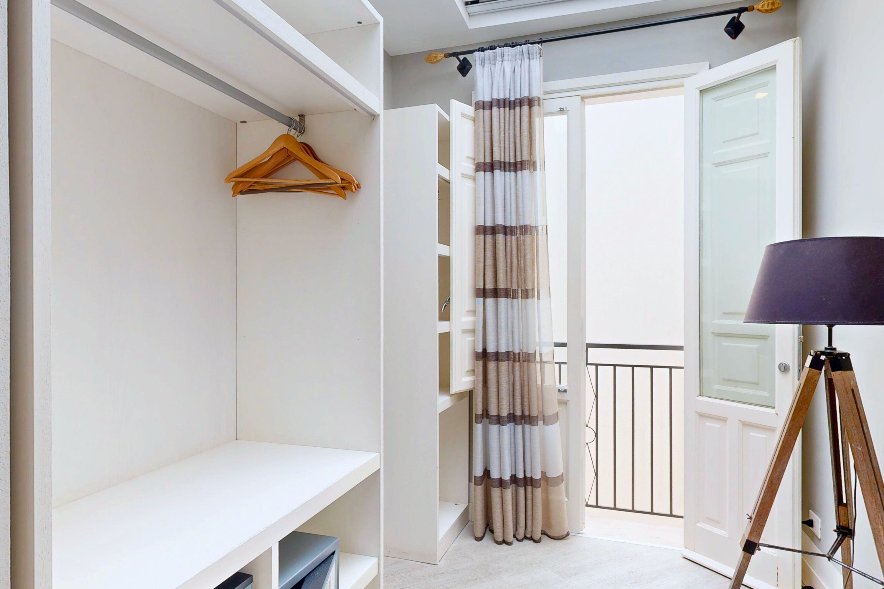 standard room, 1 double bed | minibar, in-room safe, desk, soundproofing