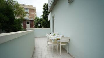Apartamento standard, 2 quartos | Terraço/pátio