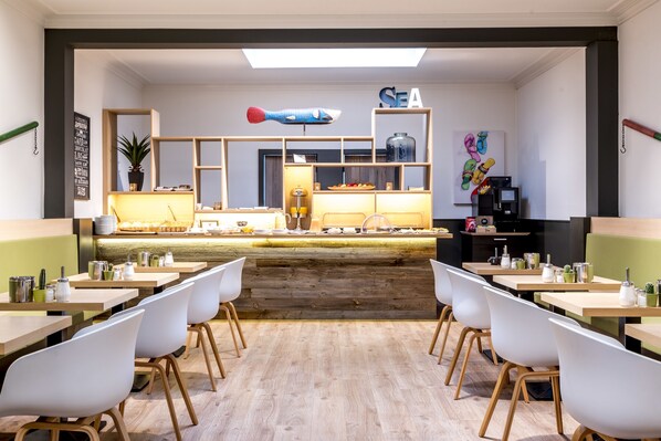 Daily continental breakfast (EUR 19.5 per person) - Hotel Albert Plage (Knokke-Heist)