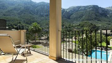 Suite junior, Terraza, vista a la montaña | Terraza o patio
