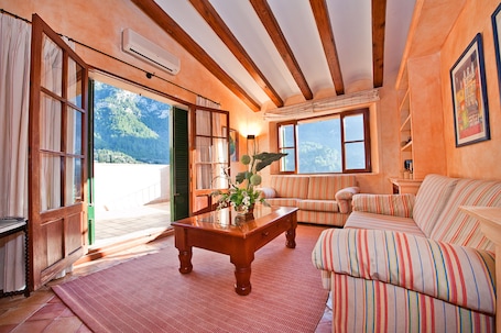 Panoramic-Suite, Terrasse | Wohnbereich | Flachbildfernseher, DVD-Player