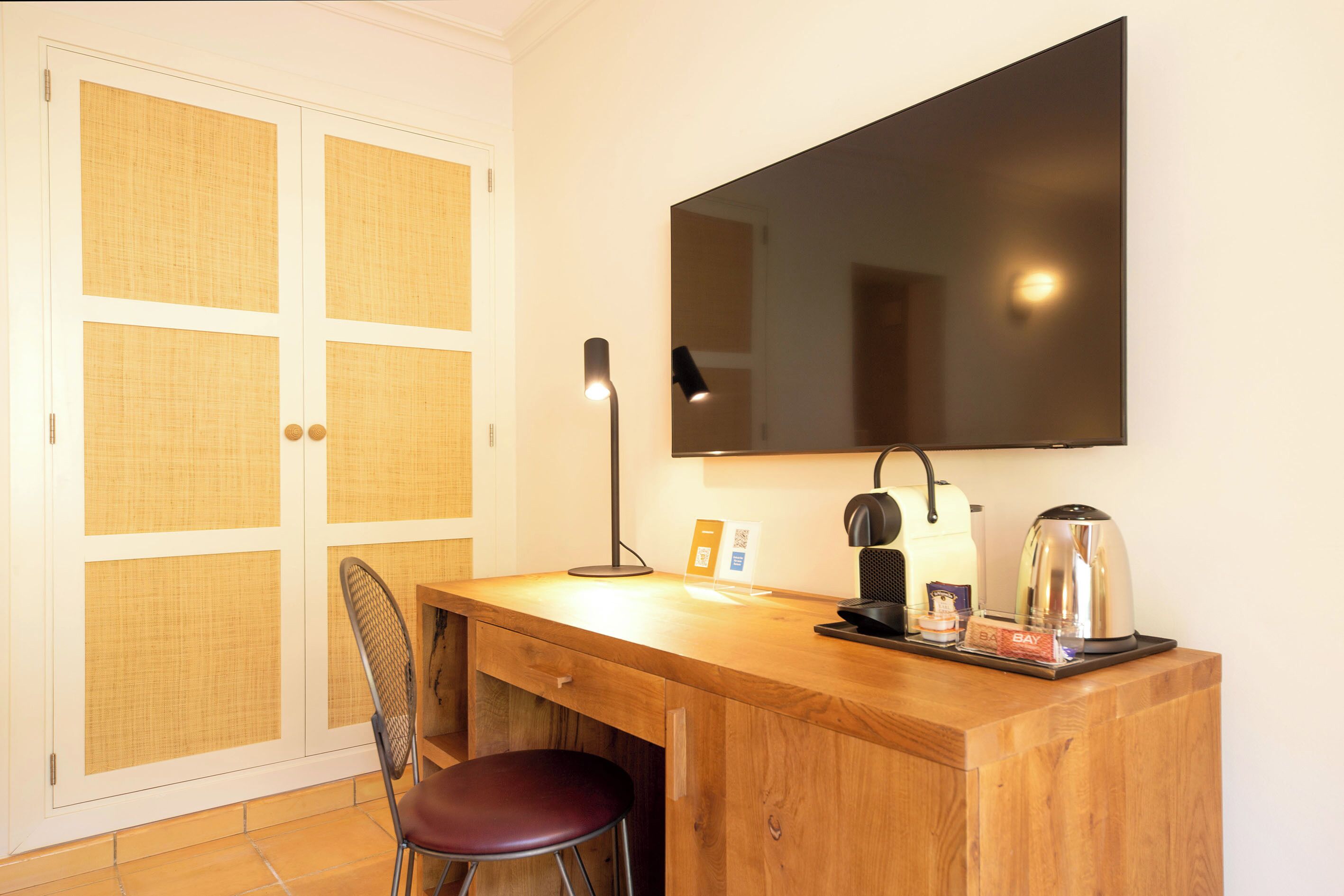 superior double room, 1 king bed, terrace | in-room safe, individually decorated, individually furnished, desk