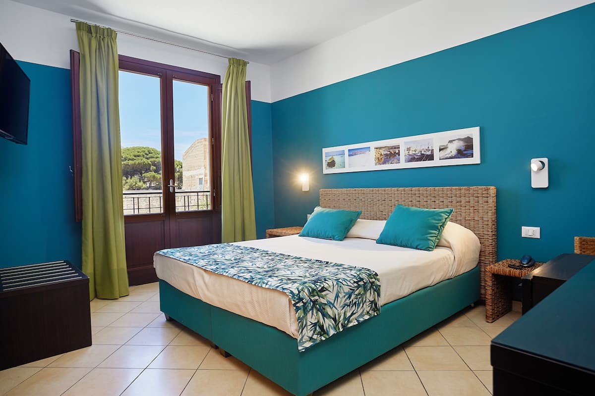 Kahden hengen classic-huone (yksi tai kaksi sänkyä) | Minibaari, tallelokero huoneessa, työpöytä, äänieristys