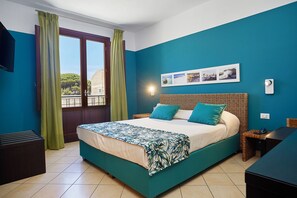 Minibar, in-room safe, desk, soundproofing - Insula Hotel (Favignana)