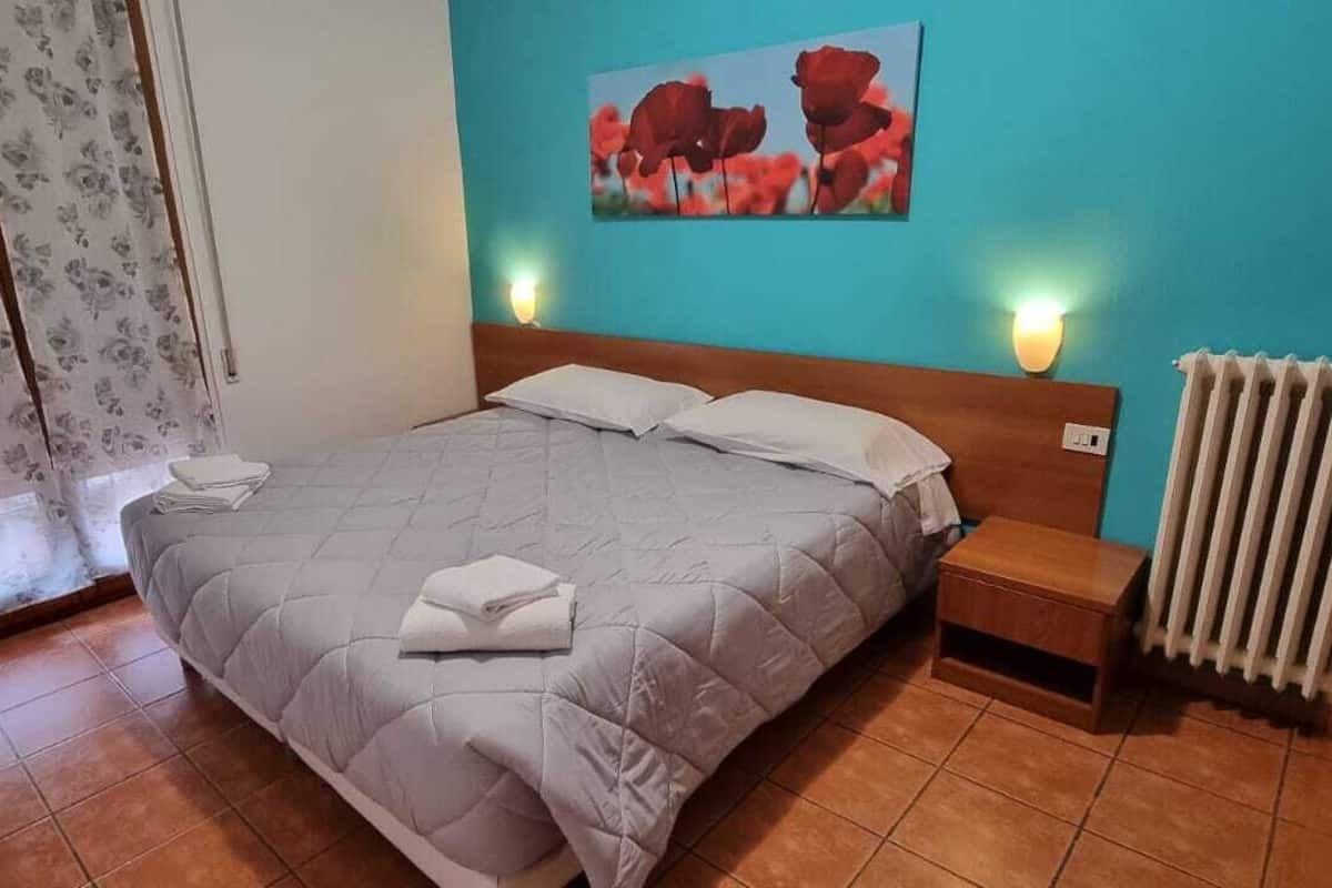 Habitación doble económica | Escritorio